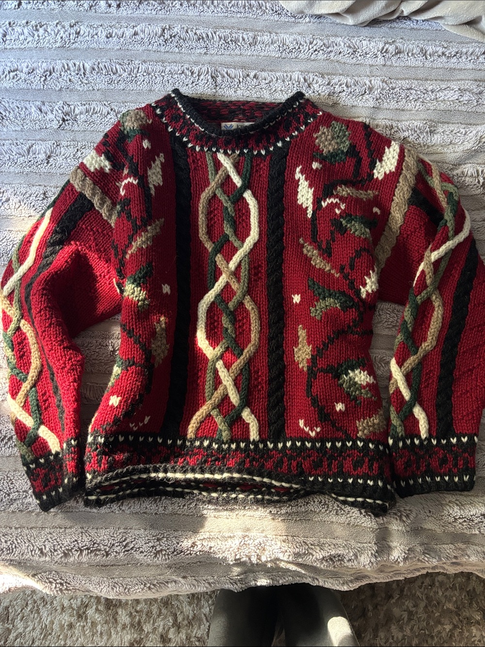 Icelandic design 100% wool sweater